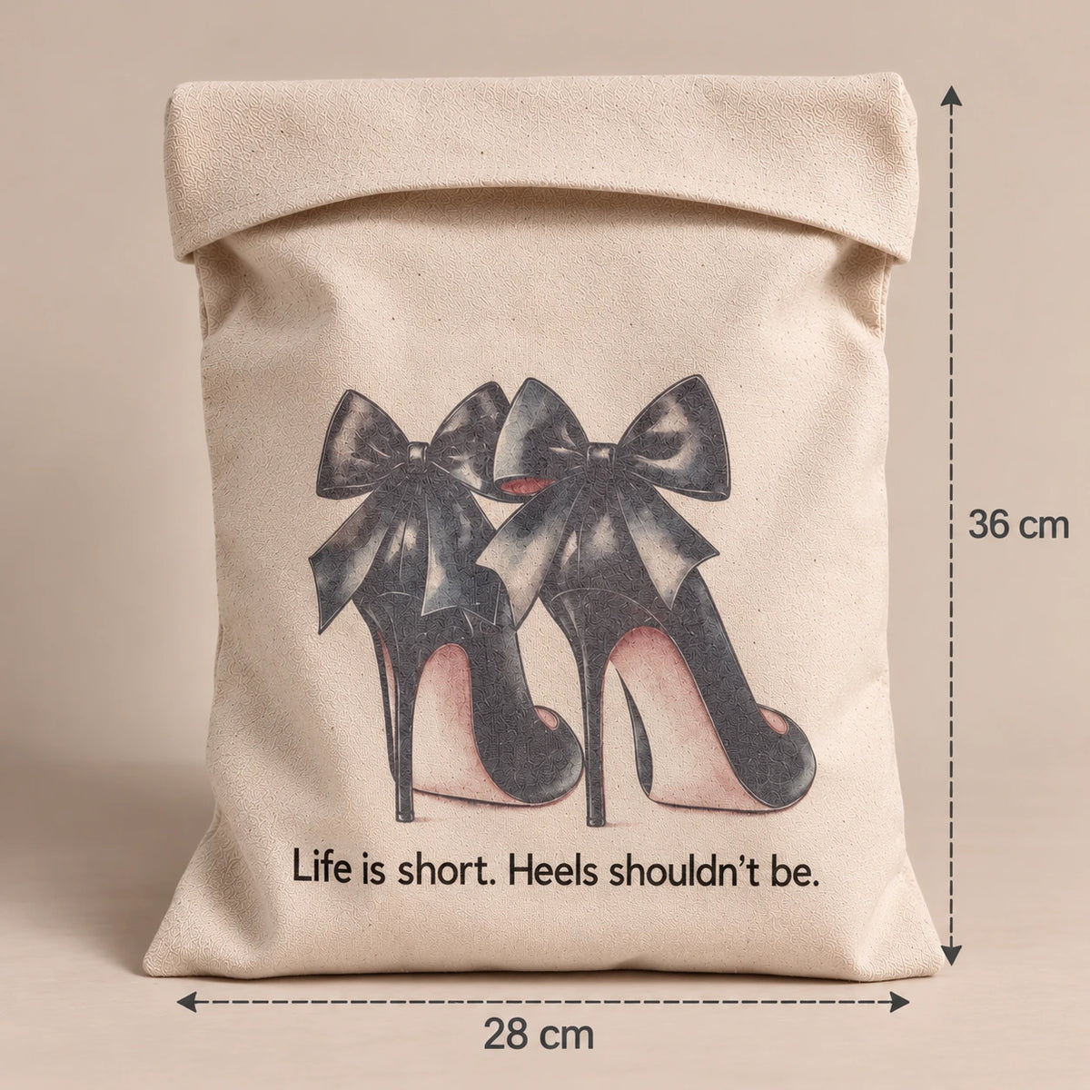 Medidas de la bolsa para zapatos de viaje TDMAccessories de tacones: 28 cm de ancho por 36 cm de alto.