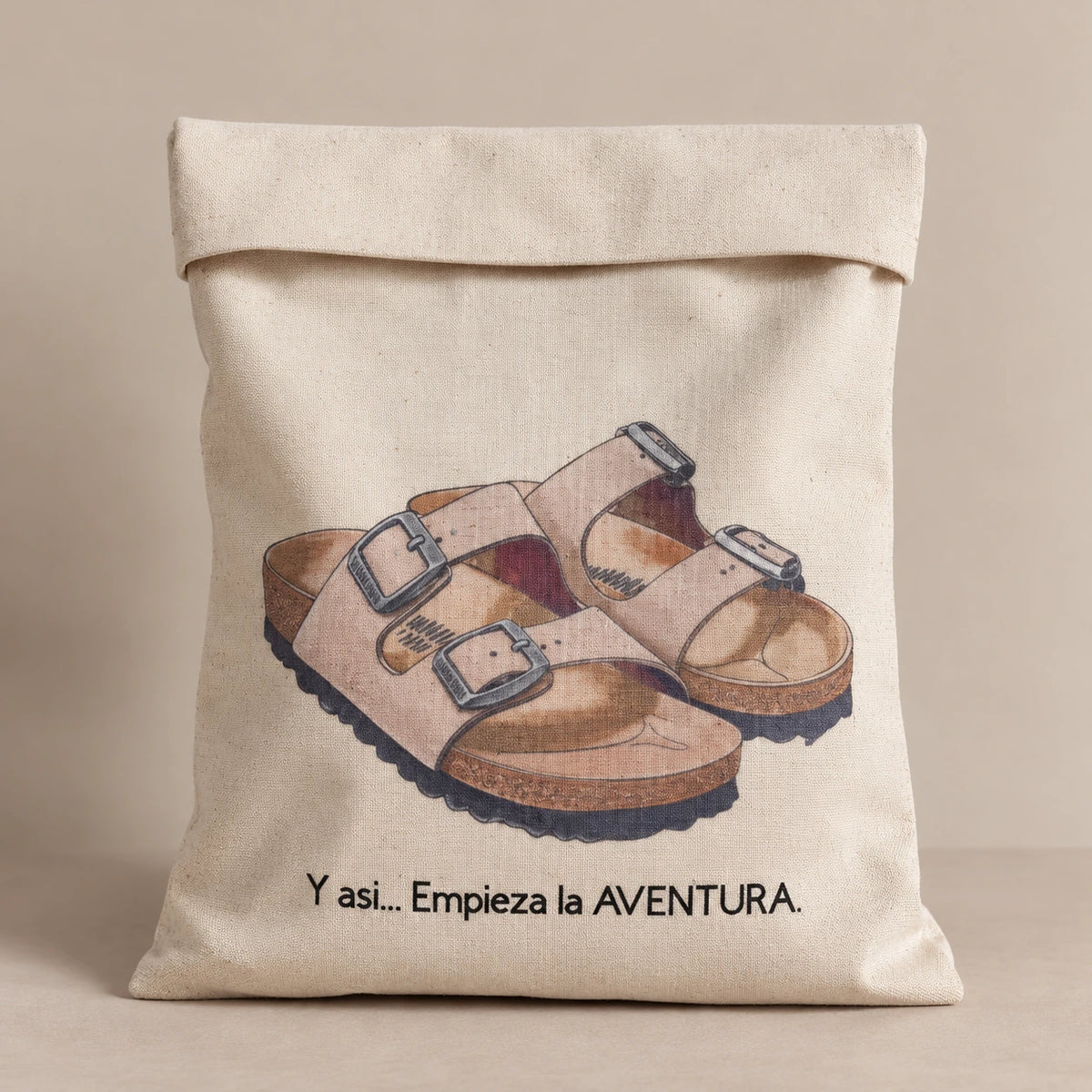 Bolsa para zapatos de viaje TDMAccessories en tela de loneta beige con ilustración vintage de sandalias de hebillas.