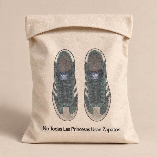 Bolsa para zapatos de viaje TDMAccessories en tela de loneta beige con ilustración vintage de tenis verdes.